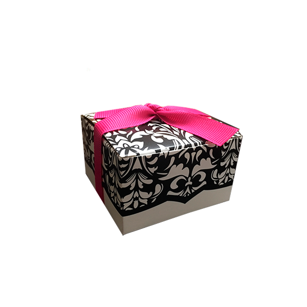 Caja estilo damasco con listón rosa